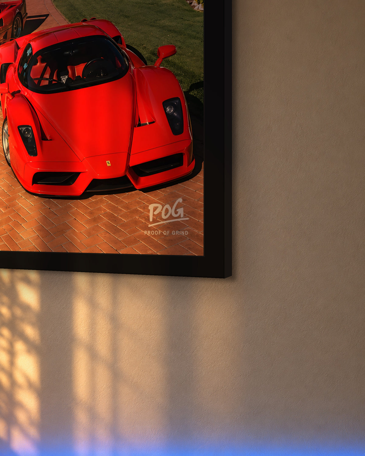Drie keer rood poster aan de muur – Zwart – detail